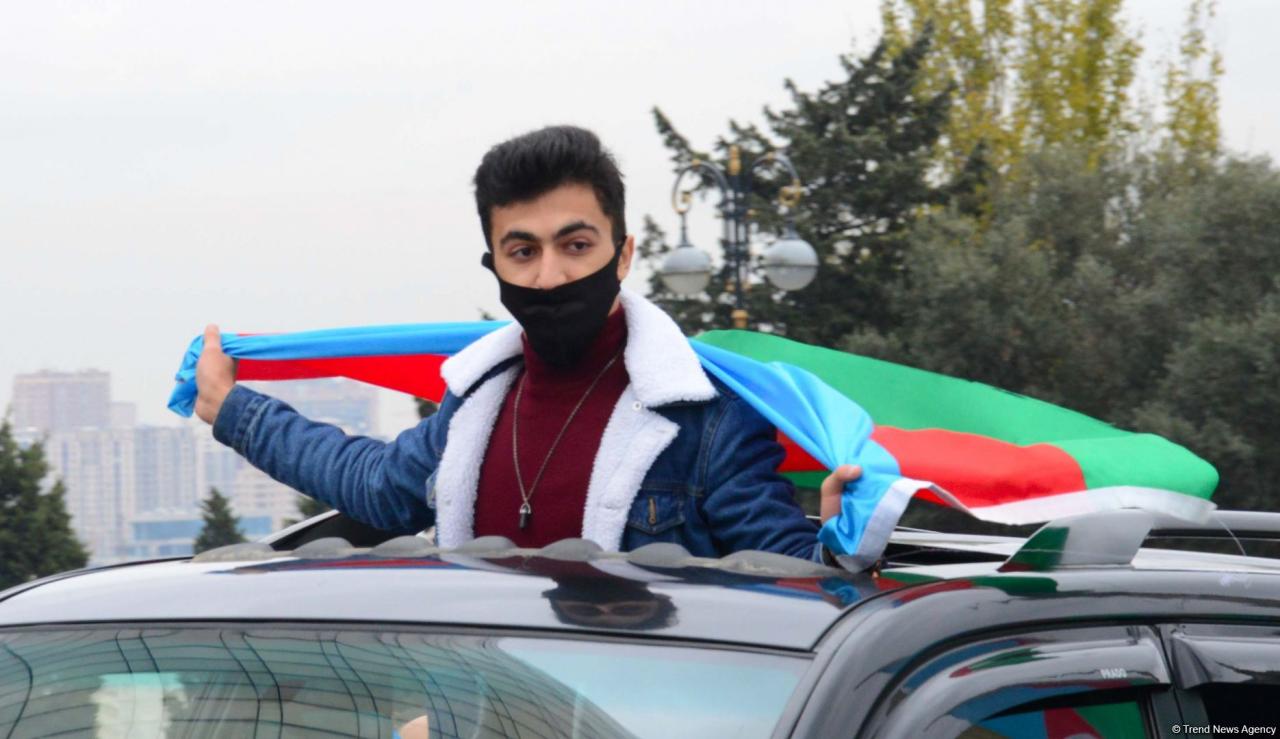 Праздничный автопробег в Баку в связи с освобождением Лачина