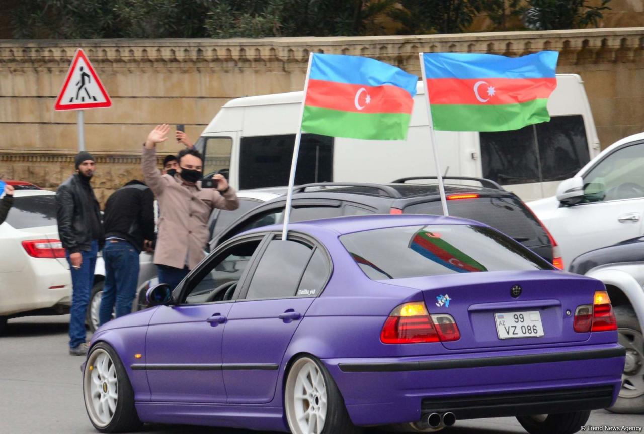 Праздничный автопробег в Баку в связи с освобождением Лачина