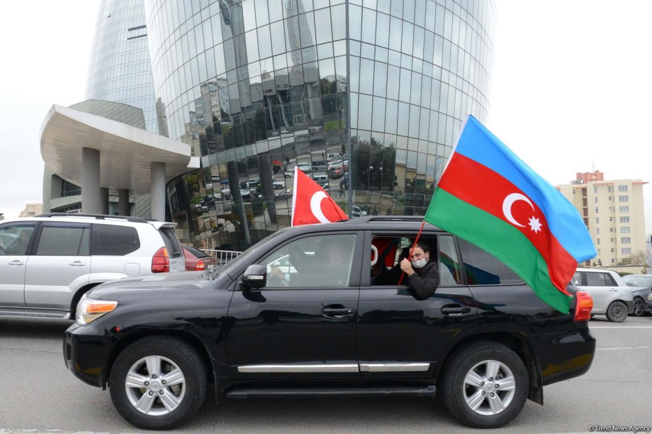 Праздничный автопробег в Баку в связи с освобождением Лачина