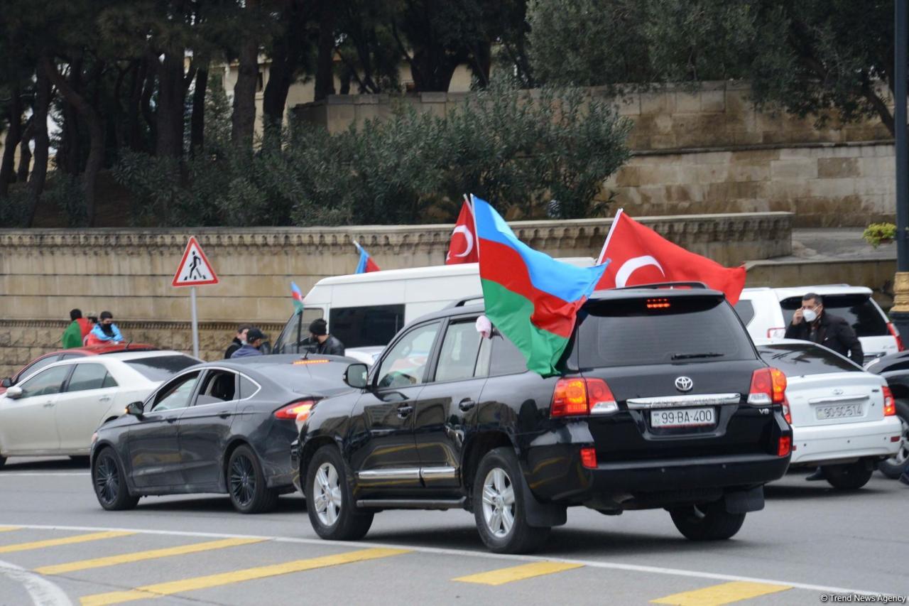 Праздничный автопробег в Баку в связи с освобождением Лачина