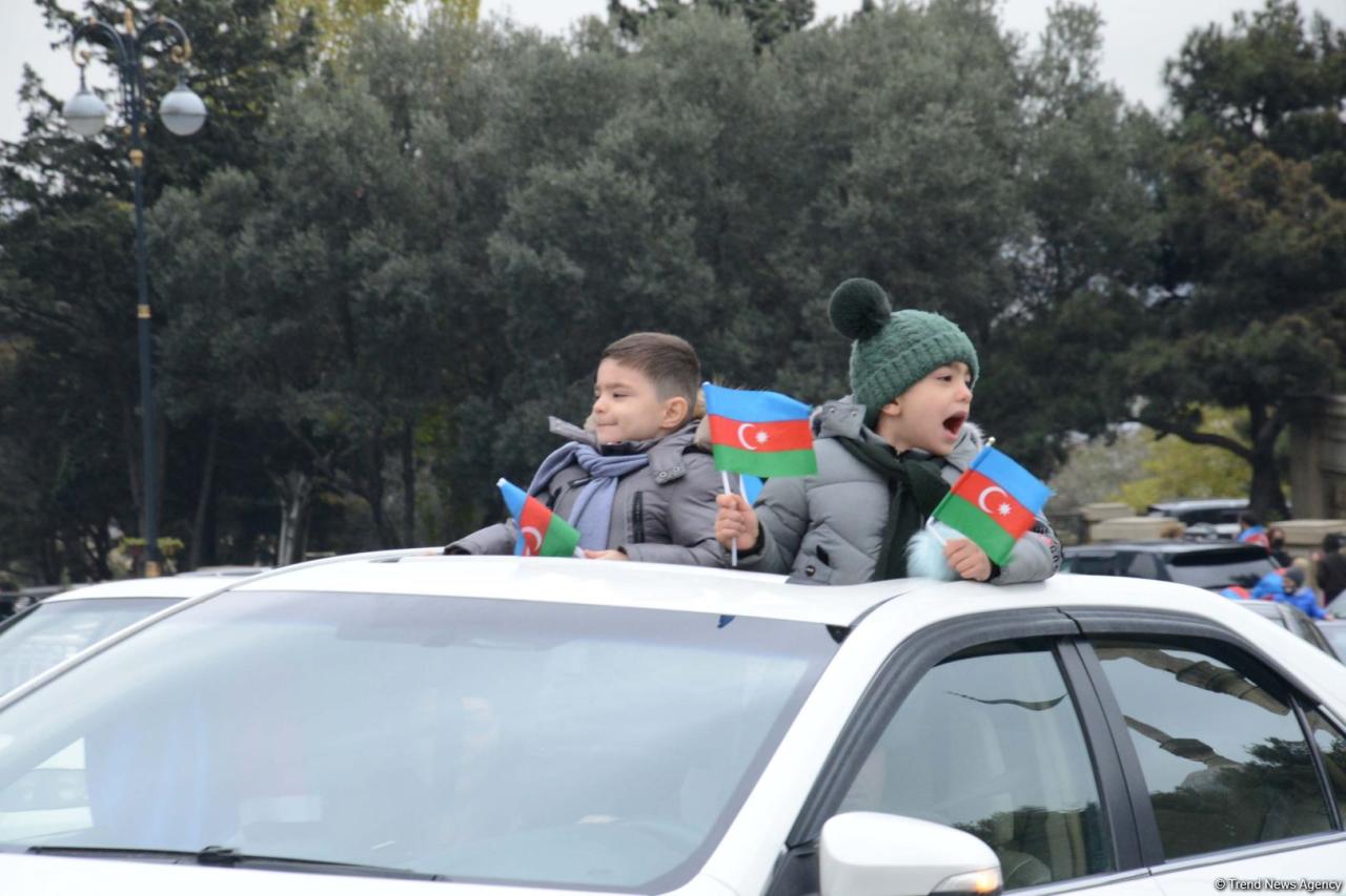 Праздничный автопробег в Баку в связи с освобождением Лачина
