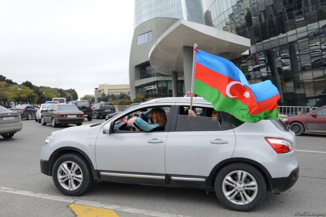Праздничный автопробег в Баку в связи с освобождением Лачина