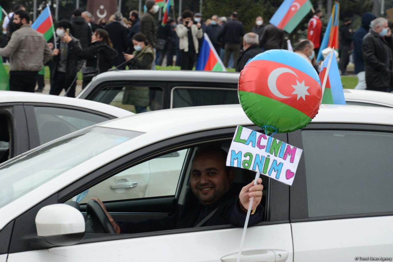 Праздничный автопробег в Баку в связи с освобождением Лачина