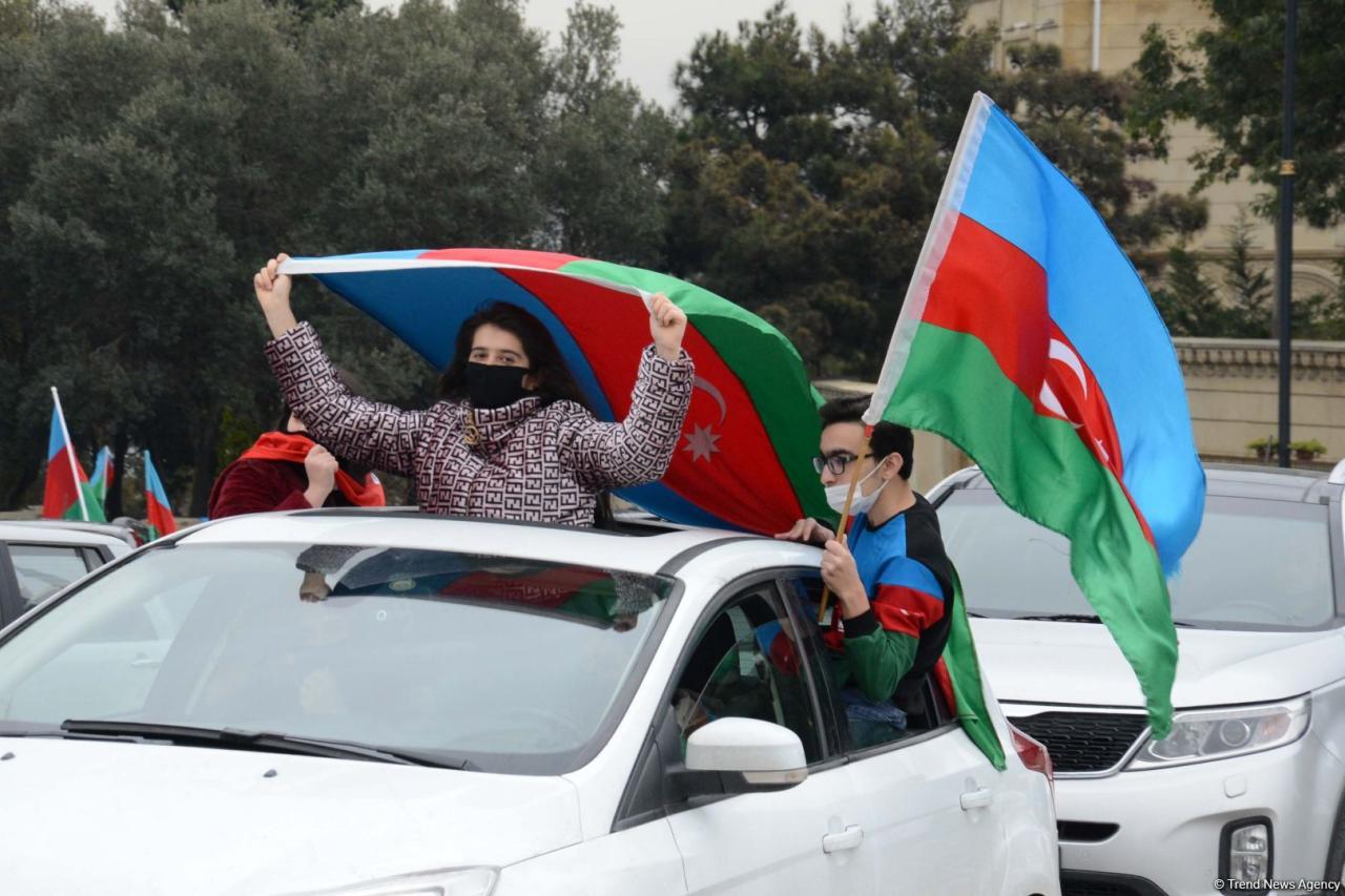 Праздничный автопробег в Баку в связи с освобождением Лачина