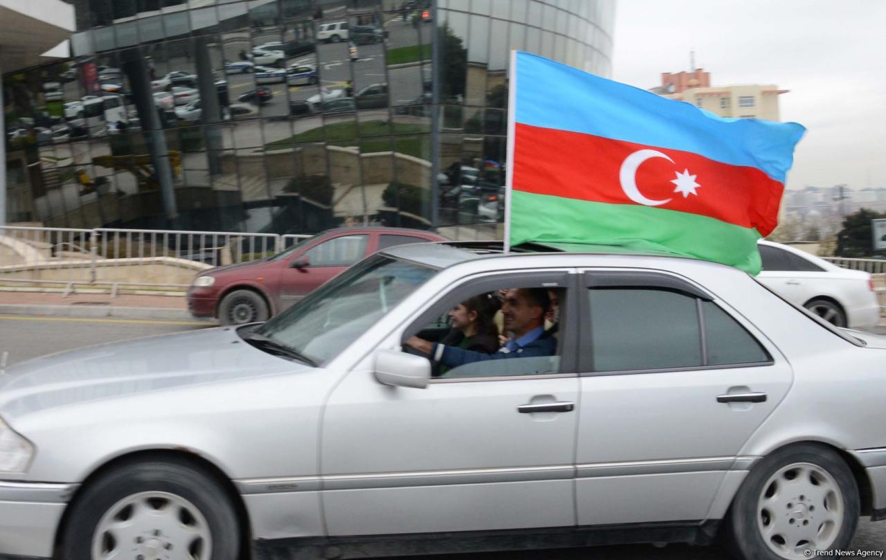 Праздничный автопробег в Баку в связи с освобождением Лачина