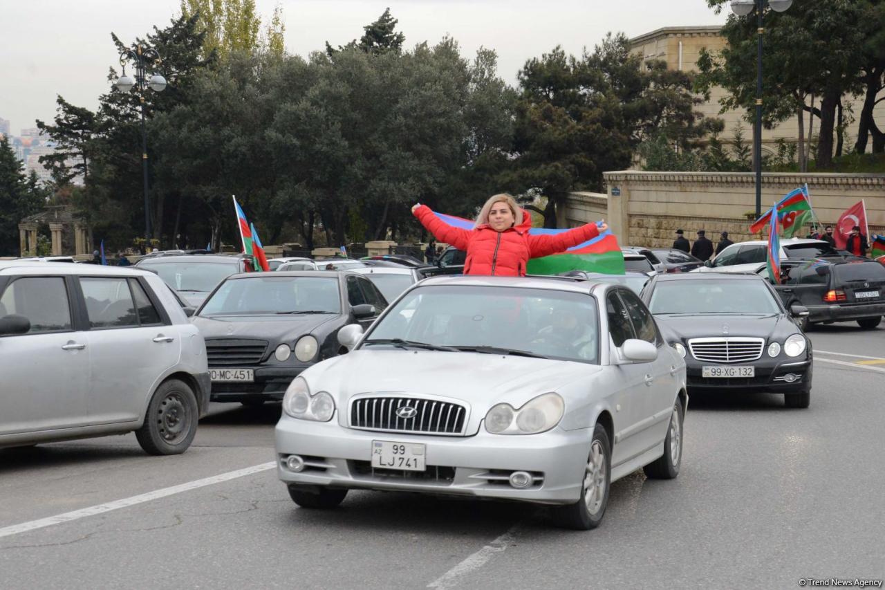 Праздничный автопробег в Баку в связи с освобождением Лачина