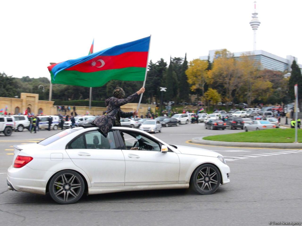 Праздничный автопробег в Баку в связи с освобождением Лачина