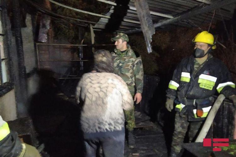 В Азербайджане сгорел дом, хозяин погиб, супруга получила ожоги