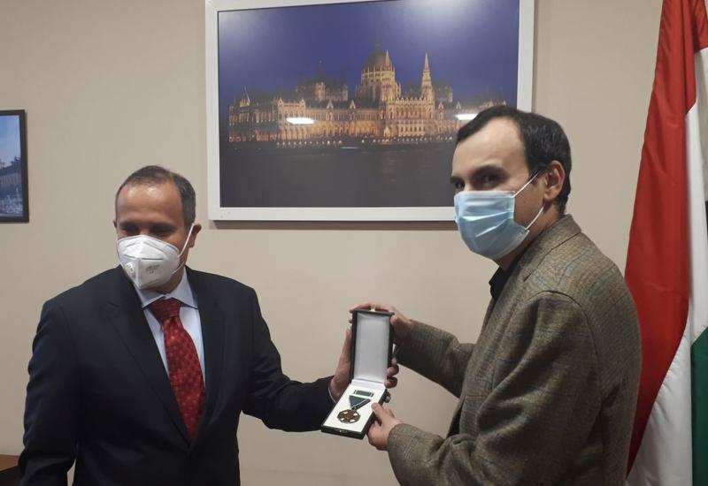 Азербайджанскому фотографу вручили "Бронзовый крест" Венгрии