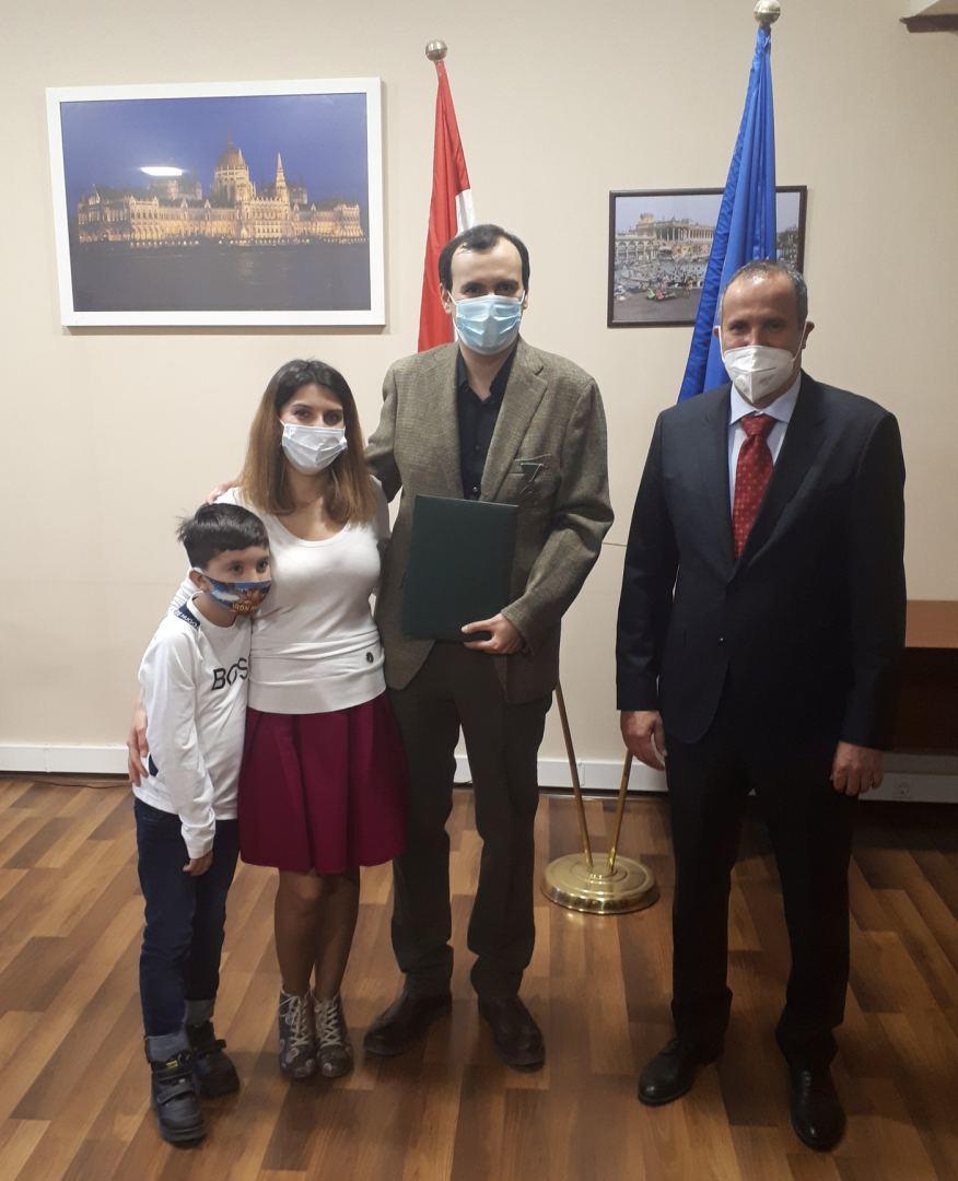 Азербайджанскому фотографу вручили "Бронзовый крест" Венгрии