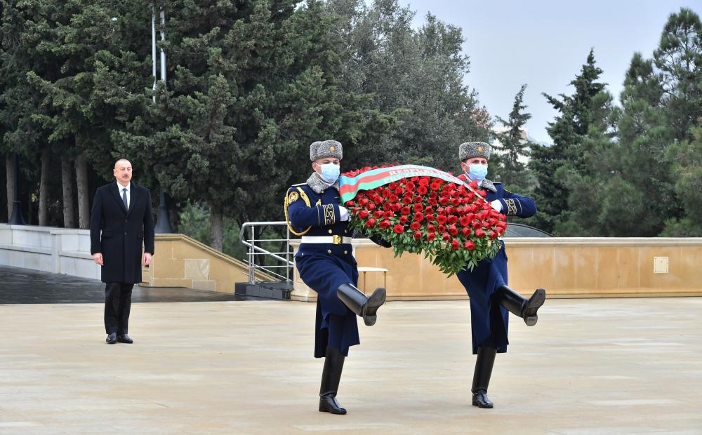 Президент Ильхам Алиев и Первая леди Мехрибан Алиева почтили память шехидов