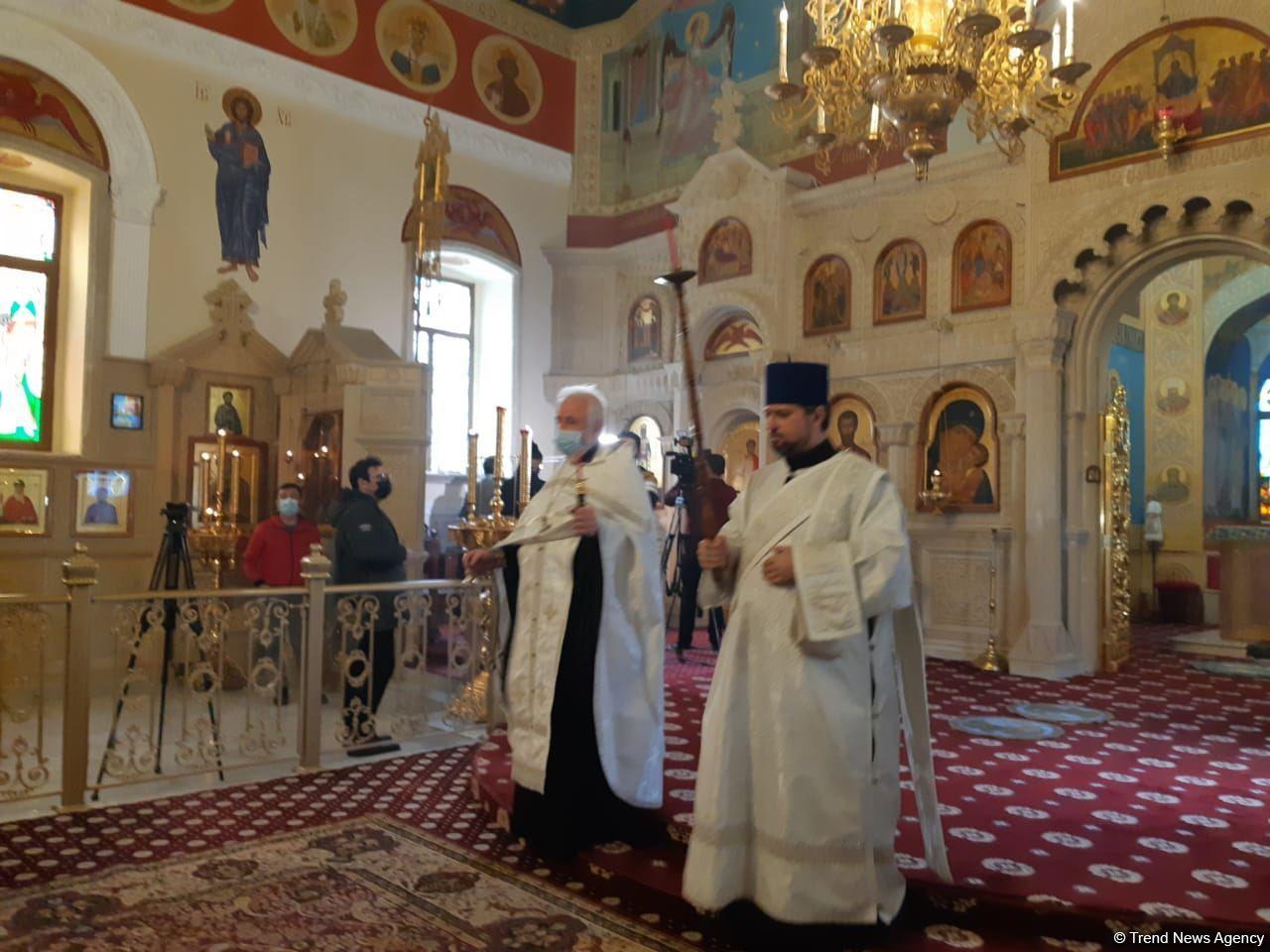 В Кафедральном Соборе Святых Жен-Мироносиц в Баку почтили память шехидов Отечественной войны