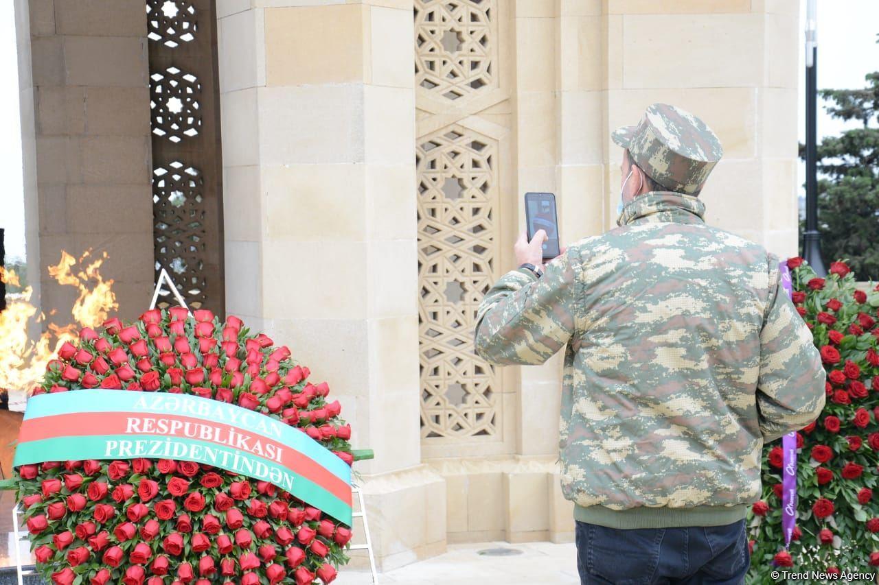 Общественность Азербайджана почтила память шехидов Отечественной войны