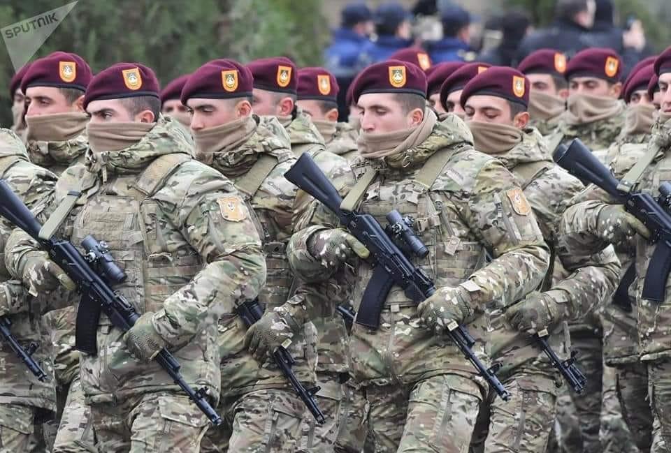 Генерал-лейтенант Хикмет Мирзоев, возглавивший колонну военнослужащих Сил специального назначения на Параде Победы