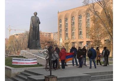 В Ереване требуют убрать российскую военную базу в Армении - митинг у памятника Нжде - ФОТО