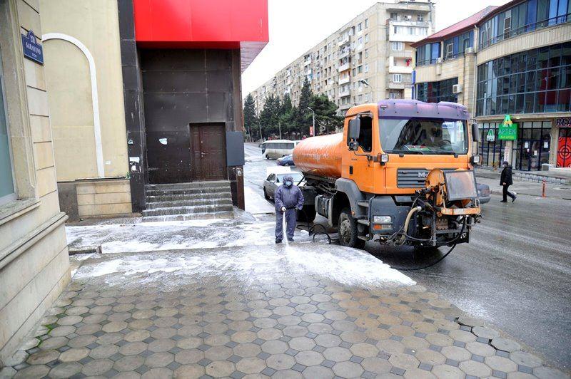 Усиленная дезинфекция на крупных улицах и проспектах Баку