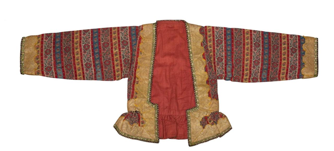 Редкие экспонаты Карабахской одежды