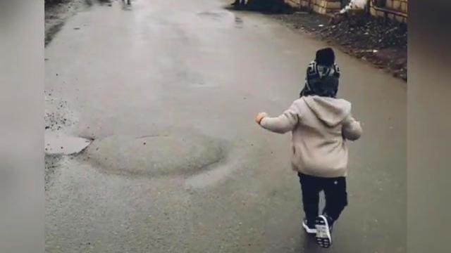 Müharibədən dönən qazimizin oğlu ilə görüş anı hər kəsi duyğulandırdı