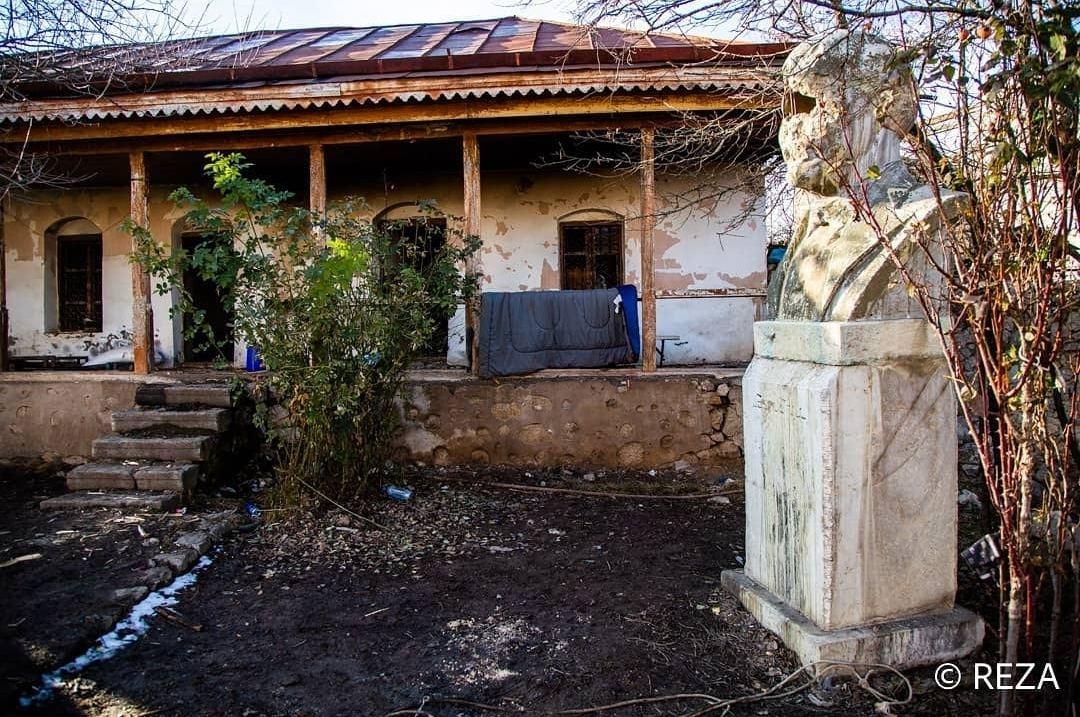 Реза Дегати показал разрушенный дом Бюльбюля