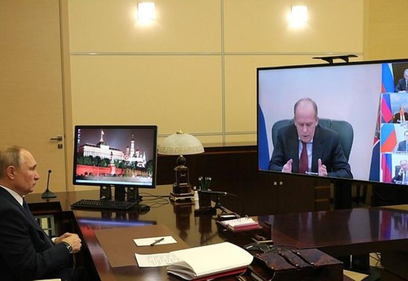 Путин провел совещание по ситуации в Карабахе