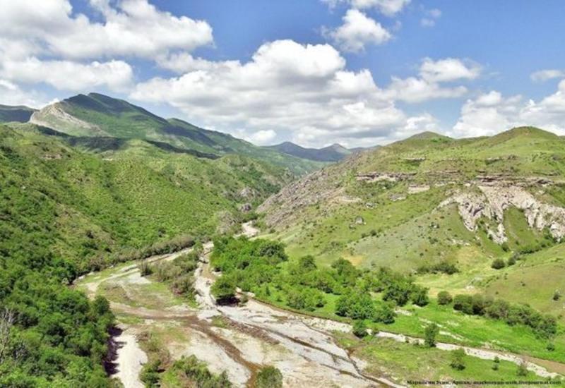 При въезде в Лачинский район установлена новая стела