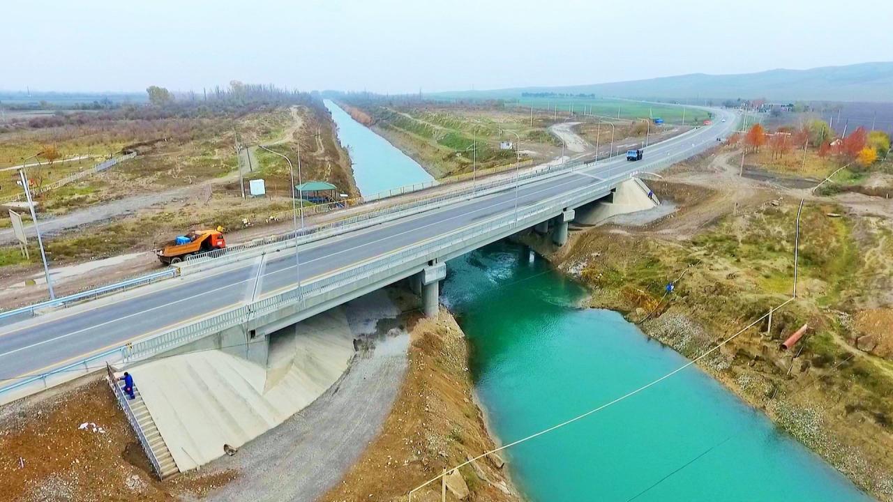 В Азербайджане завершено строительство двух дорог