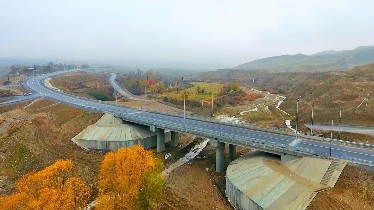 В Азербайджане завершено строительство двух дорог