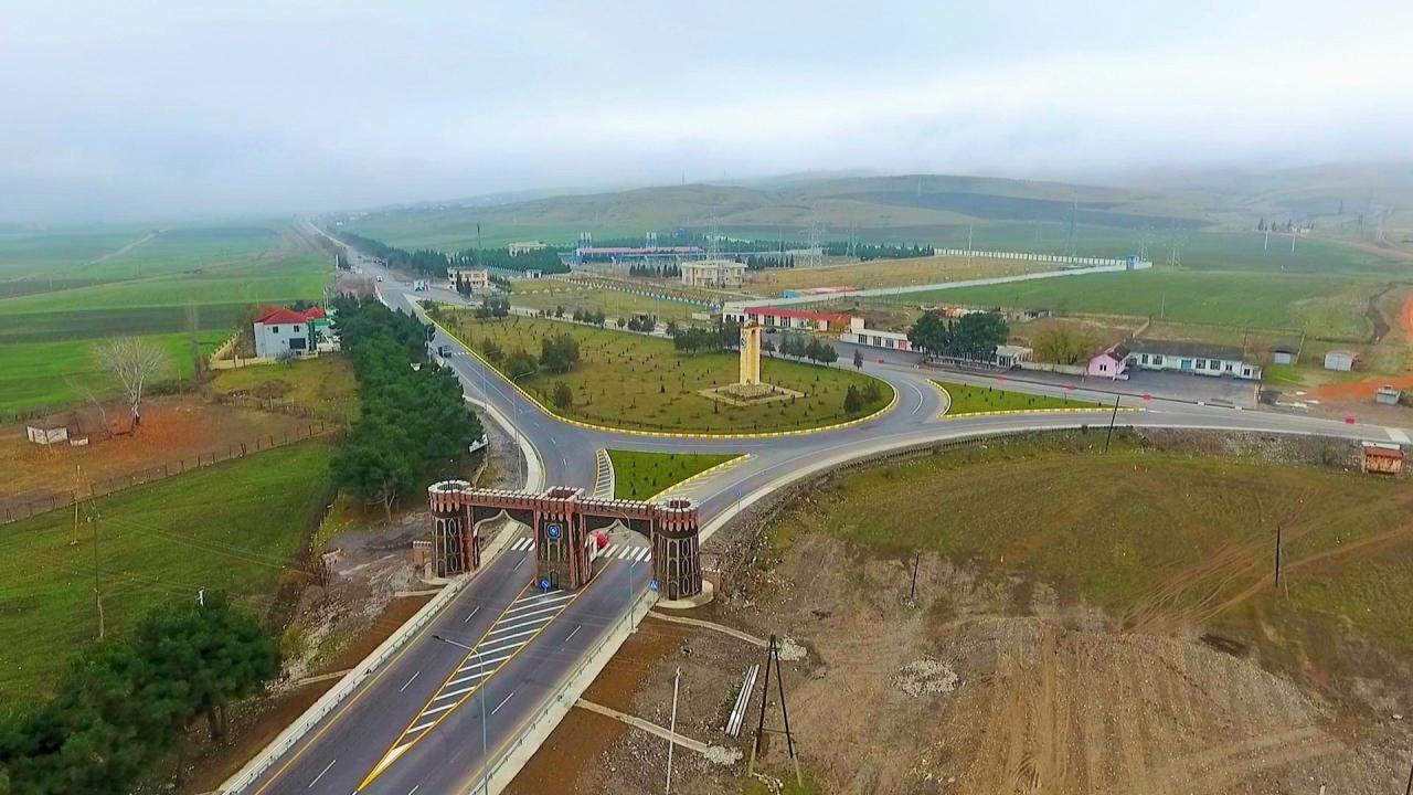 В Азербайджане завершено строительство двух дорог