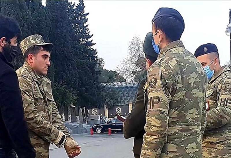 Принимаются меры против лиц, незаконно носящих военную форму