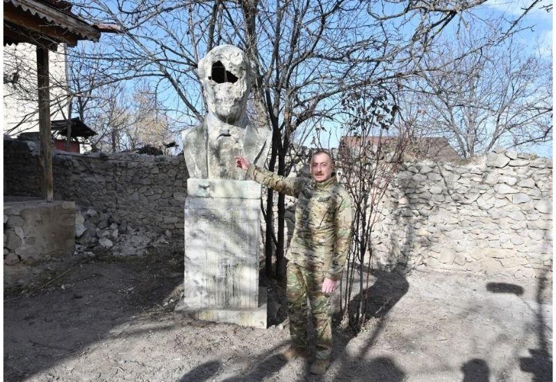 Prezident İlham Əliyev: Dahi şəxsiyyətlərimizin büstlərini əridib satmaq, pul əldə etmək üçün Ermənistana aparmışdılar