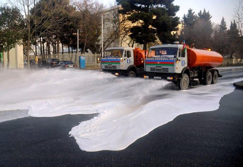 Бакинские улицы вновь продезинфицированы