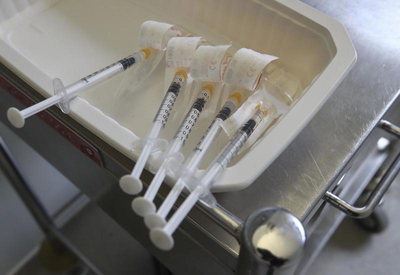 Pfizer снижает темпы производства вакцины, Португалия вводит новый локдаун