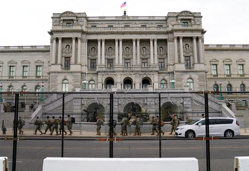 Капитолий превратили в военный лагерь перед инаугурацией Байдена