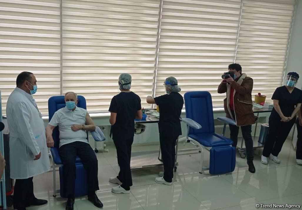 Огтай Ширалиев и Рамин Байрамлы прошли вакцинацию от коронавируса