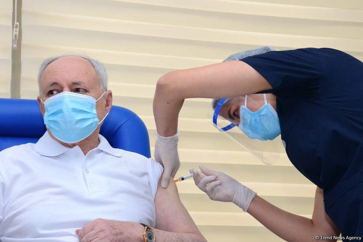 Вот как проходит вакцинация в Баку
