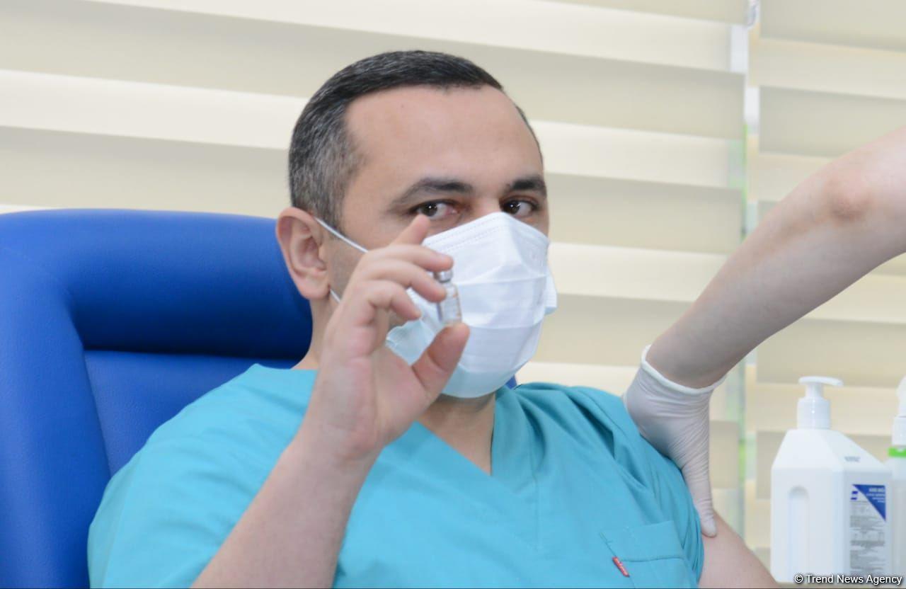 Огтай Ширалиев и Рамин Байрамлы прошли вакцинацию от коронавируса