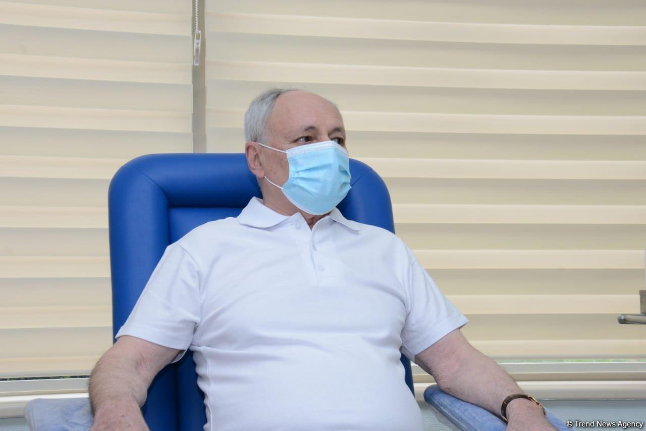 Огтай Ширалиев и Рамин Байрамлы прошли вакцинацию от коронавируса