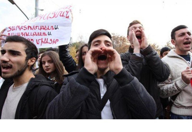 В Армении затравили журналиста за нежелание новой войны в Карабахе