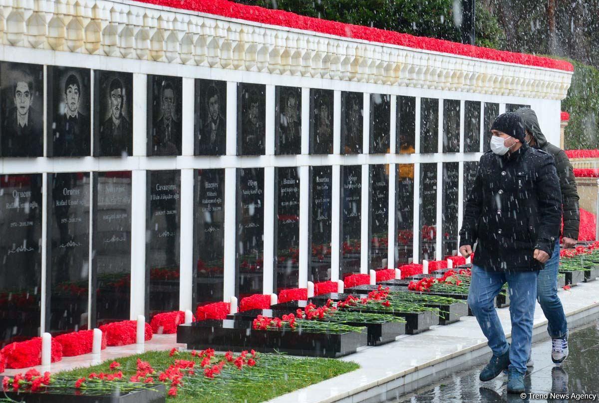 Азербайджанцы чтят светлую память жертв 20 Января