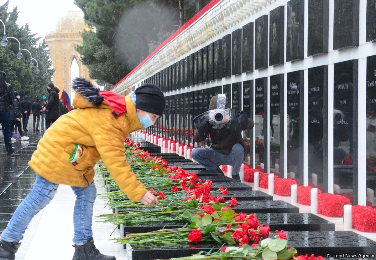 Азербайджанцы чтят светлую память жертв 20 Января