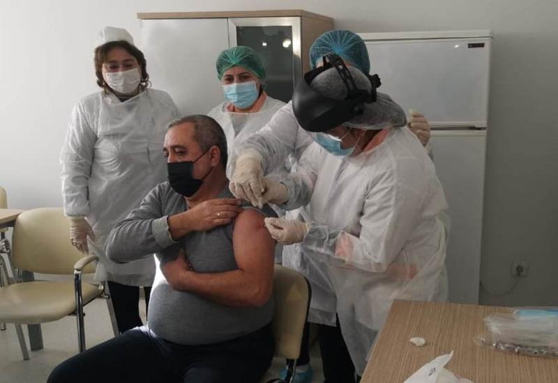 В Гяндже началась вакцинация от коронавируса
