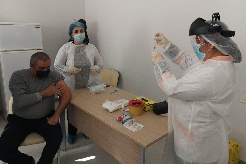 В Гяндже началась вакцинация от коронавируса