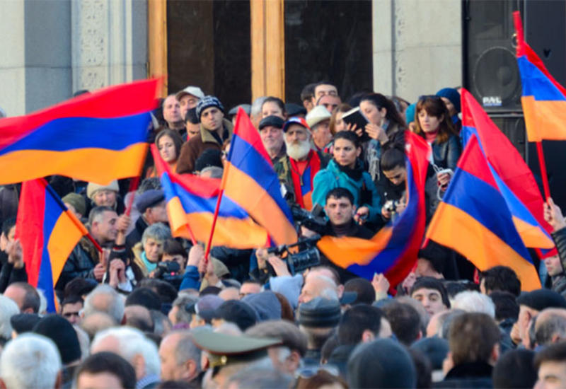 В Ереване вновь проходит массовая акция протеста