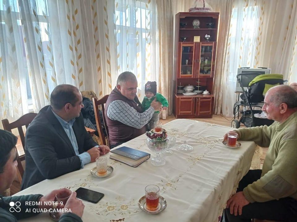 Арзу Нагиев посетил могилы шехидов в Товузе и Гедабеке, встретился с их семьями