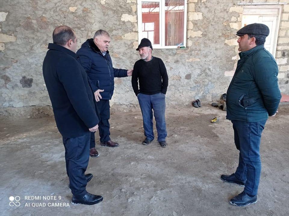 Арзу Нагиев посетил могилы шехидов в Товузе и Гедабеке, встретился с их семьями