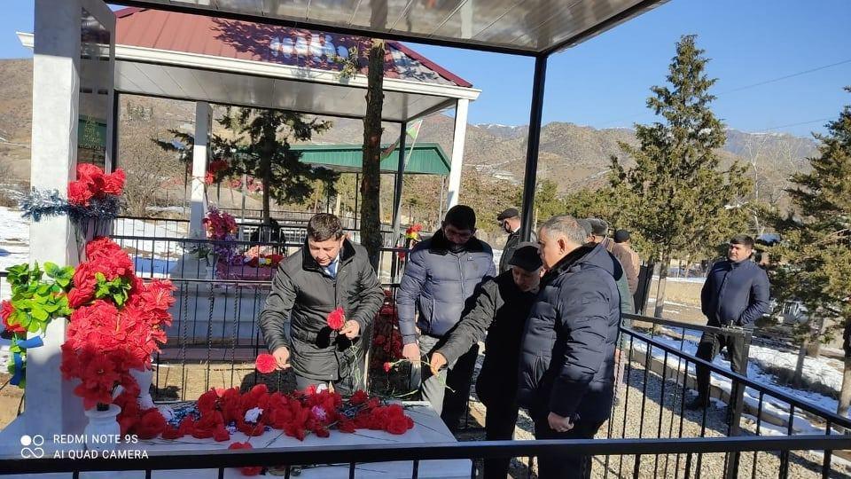 Арзу Нагиев посетил могилы шехидов в Товузе и Гедабеке, встретился с их семьями