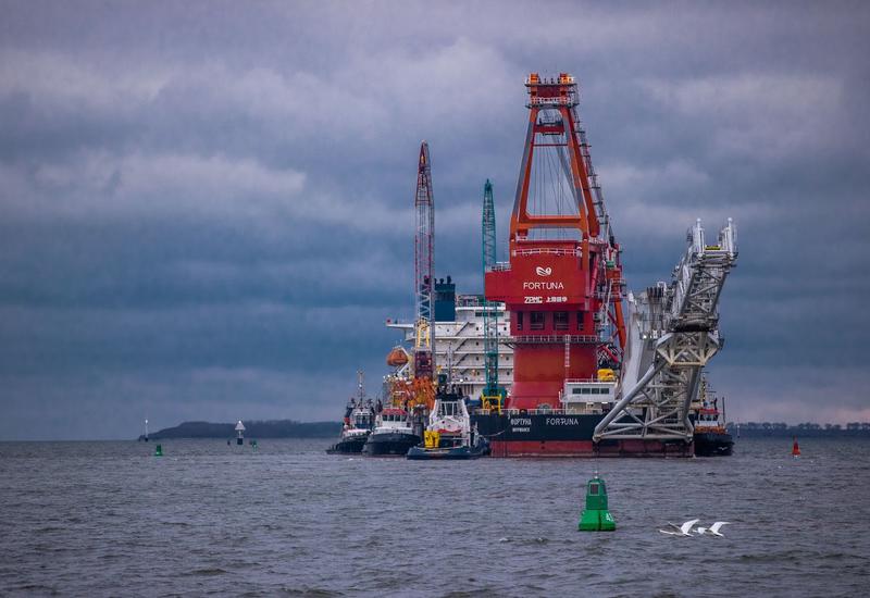 Российское судно "Фортуна" приступило к прокладке труб "Северного потока-2" в водах Дании