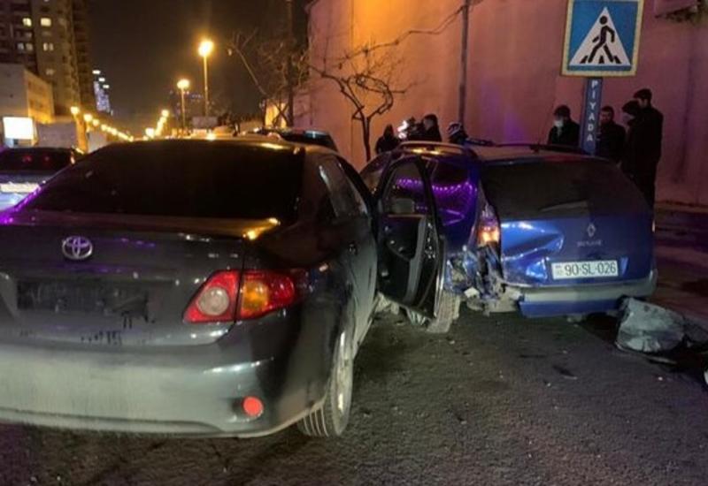В Баку столкнулись пять автомобилей