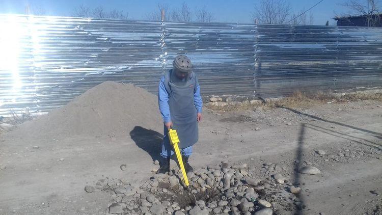 В прифронтовых районах обнаружены сотни неразорвавшихся боеприпасов