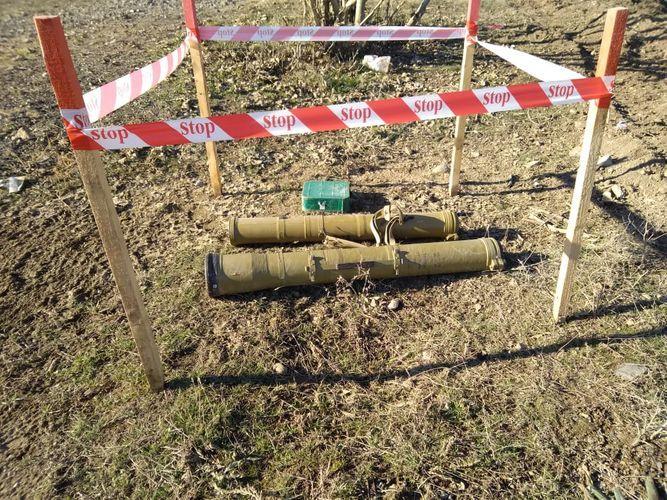 В прифронтовых районах обнаружены сотни неразорвавшихся боеприпасов